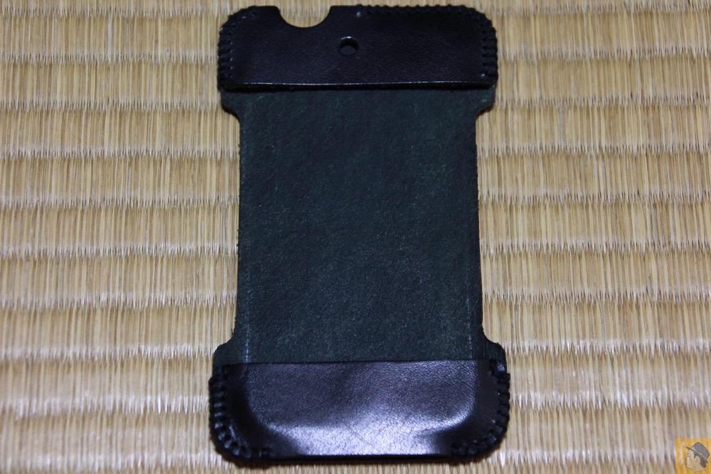 表面 - 使用期間は少なかったabicase（アビケース）/ abicase cawa シンプルジャケット ヌメ革 ブラック / iPhone 4S