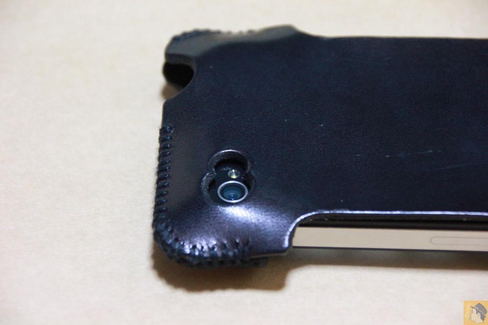 カメラ穴 - ストラップが付いたabicase（アビケース）、指に付けることでiPhoneの落下防止 / iPhone 4S [レビュー 6/40]